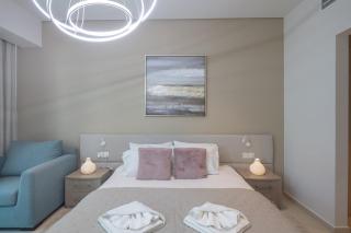 Elegant One-Bedroom Sea View Retreat on Palm West - 6