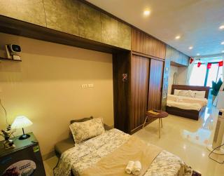 The Train Home - Railway View OldQuarter Studio - Hanoi - 6