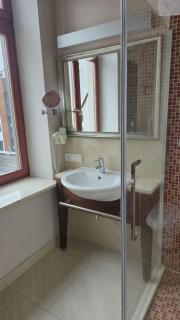 WHITE GLOVE H Dyplomata - 1