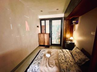 The Train Home - Railway View OldQuarter Studio - Hanoi - 7