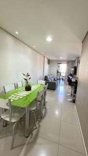 Apto das Orquídeas- 3 Quartos climatizados - Apto espaçoso,confortável com sacada de frente com duas amplas janelas, com a mais bela vista para avenida principal! - 6