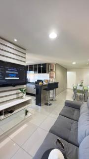 Apto das Orquídeas- 3 Quartos climatizados - Apto espaçoso,confortável com sacada de frente com duas amplas janelas, com a mais bela vista para avenida principal! - 9