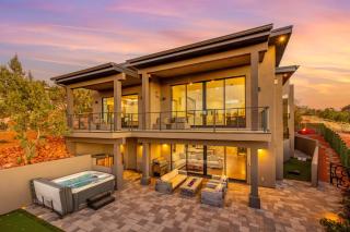 Zendona Luxury Estate Hot Tub Putting Green and Fire Pits Stunning Views Near Trails - 0