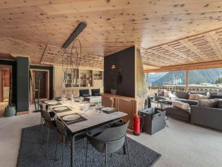 Courchevel 1850: Appartement spacieux 180m2, 3 chambres, 7 pers, centre station - FR-1-564-112 - 0