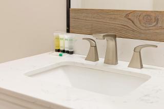 Cozy 3BR Retreat in Midtown - 4