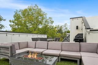 Stylish 4BR - Rooftop Deck Near Downtown - 9