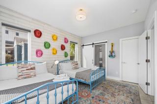 Stylish 4BR - Rooftop Deck Near Downtown - 5