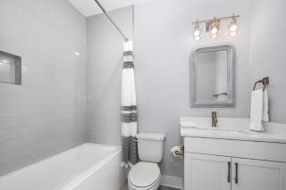 Stylish 4BR - Rooftop Deck Near Downtown - 3