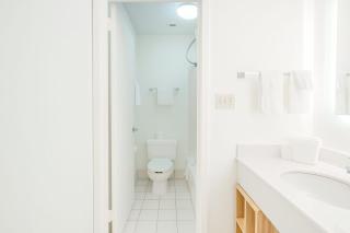 Hotel Carolina Standard Room - 1 King Bed - 1