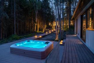 Luxury 8BR Lakefront Cottage, Hot tub, Sauna, Gym - 0