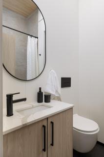 Luxury 8BR Lakefront Cottage, Hot tub, Sauna, Gym - 8