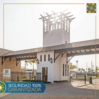 Stylish Home via a Samborondon - 1