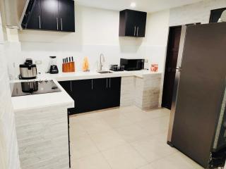 Stylish Home via a Samborondon - 6