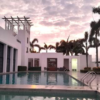 Stylish Home via a Samborondon - 9