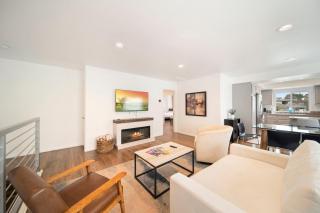 Bay Breeze Hideaway - 2