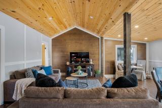 Rustic Lakefront Cottage with Fire Pit & Scenic Views - 9