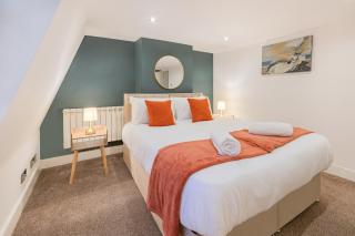 Seaside Stays in the Heart of Town - 6