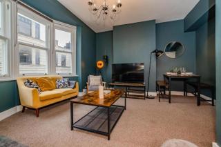 Seaside Stays in the Heart of Town - 5