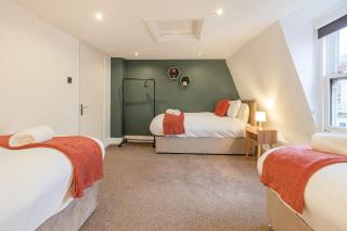 Seaside Stays in the Heart of Town - 3