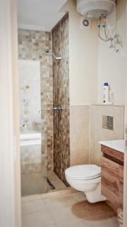 Superbe 1 chambre avec piscine et jardin, détente garantie, Wi-Fi, balcon et parking - 5