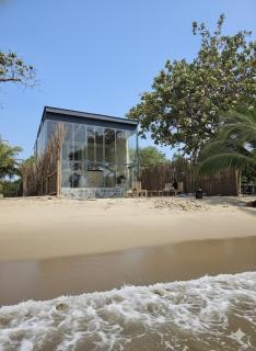 Lotus Beach House playa privada - 4