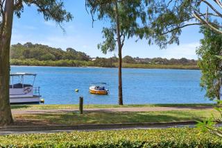 Riverfront Bliss Luxe Pet-Friendly Escape - 6