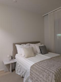 HENNIINA V New & Modern - 9