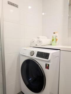 HENNIINA V New & Modern - 6