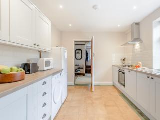 3 Bed in West Bay 78089 - 5