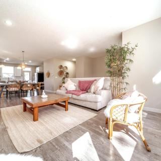 BoHo House-Sleeps 17-Garage-3 Kitchens-Fireplace - 2