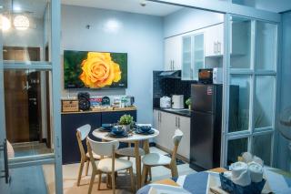 Elivion Staycations at McKinley Hill, near Venice, BGC, with Pool & Wifi - 4