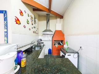 Casa 4 quartos no Centro de Ubatuba - REF NE02H - 2