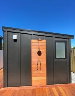 The Coconut Hut Papamoa Beach - 9