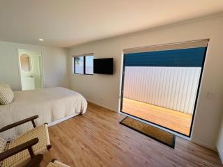 The Coconut Hut Papamoa Beach - 7