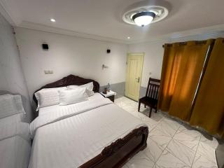 Luxury Villa AC Ensuite Room 6 - 1