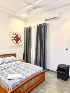 Élégant 3 pièces avec entrée personnelle à Fidjrossè, Cotonou, Wifi fibre et Parking - 5