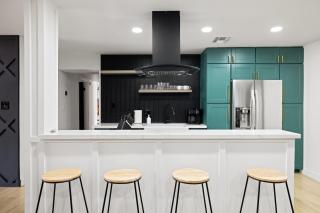 Moody Modern Desert Retreat – Backyard Bliss Awaits - 8