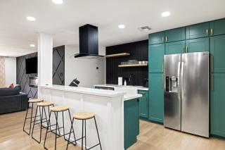 Moody Modern Desert Retreat – Backyard Bliss Awaits - 7