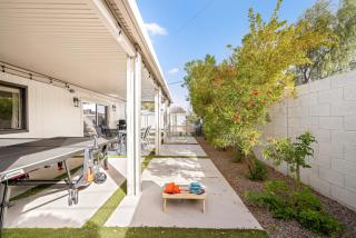 Moody Modern Desert Retreat – Backyard Bliss Awaits - 5