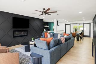 Moody Modern Desert Retreat – Backyard Bliss Awaits - 4