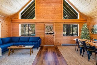 Stylish Cozy Cabin Retreat in Munds Park - 5