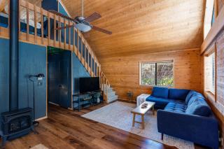 Stylish Cozy Cabin Retreat in Munds Park - 2