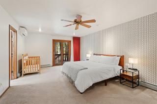 Pristine Cabin on Wooded Lot. Fantastic Location Pool Table - 6