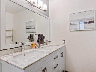 Eternal Treehouse Hot Tub Outdoor Oasis in Pines Entertainment Galore - 1