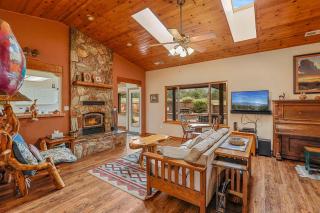 BunnyLand Lodge Panoramic Mt. Views Fantastic Backyard Patio Scenic Location in Flagstaff - 9