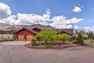 BunnyLand Lodge Panoramic Mt. Views Fantastic Backyard Patio Scenic Location in Flagstaff - 3