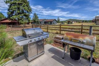 Splendid 3BR Cottage Sleeps 10 Ideal Location for Key Attractions Great Value Lots of Amenities - 2