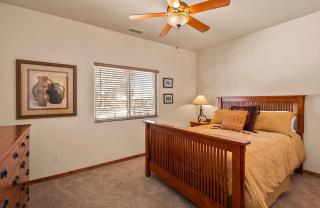 Splendid 3BR Cottage Sleeps 10 Ideal Location for Key Attractions Great Value Lots of Amenities - 1