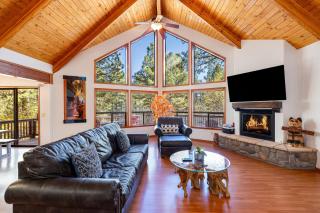 Flagstaff Retreat: Deck Spa Game Room Stunning Views - 5