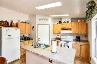 Gorgeous Historic 3 BR Log Cabin w Forest Views 20 Minutes from Flagstaff Now with Wi-Fi - Parks - 4